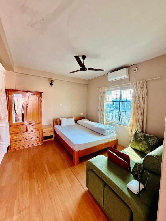Warm & Cozy Lakeside Ac Apartment with Big Terrace in Phewa Lake — photo 2