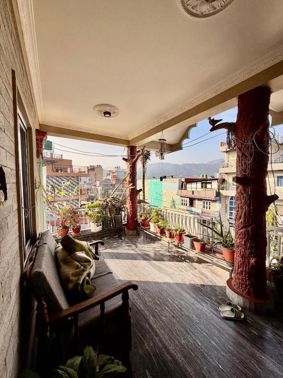 Warm & Cozy Lakeside Ac Apartment with Big Terrace in Phewa Lake — photo 3