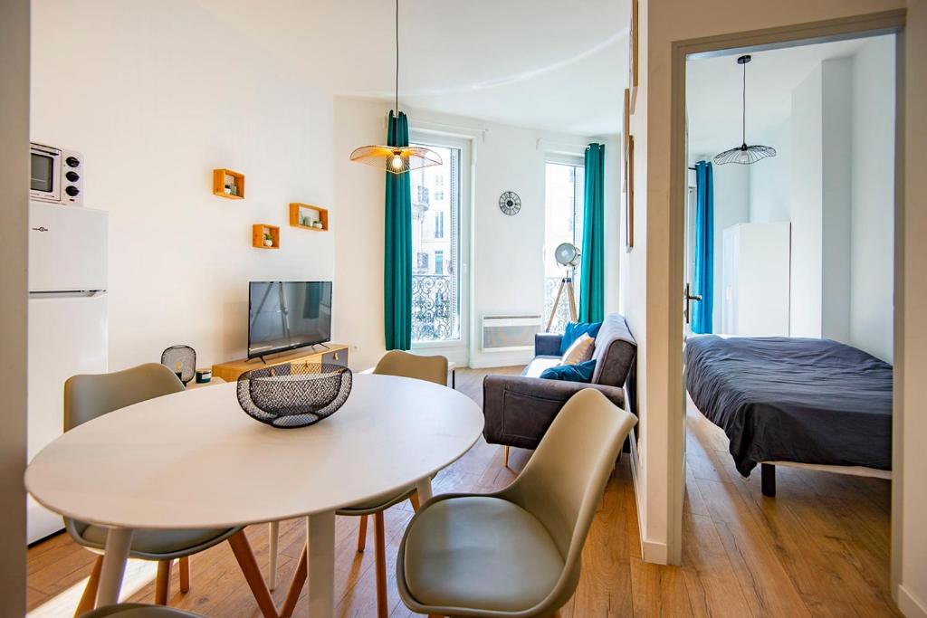 Bright Apartment Near the Old Port - 1
