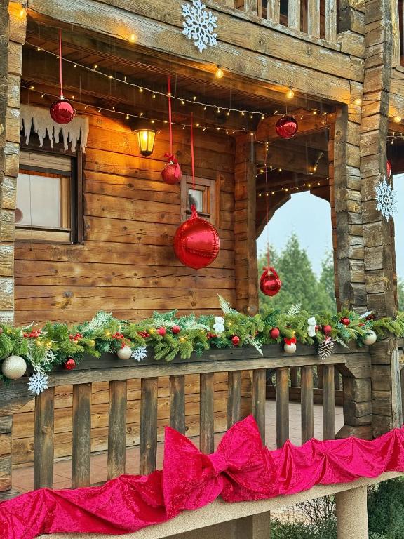 Cozy Wooden Cottage - 4