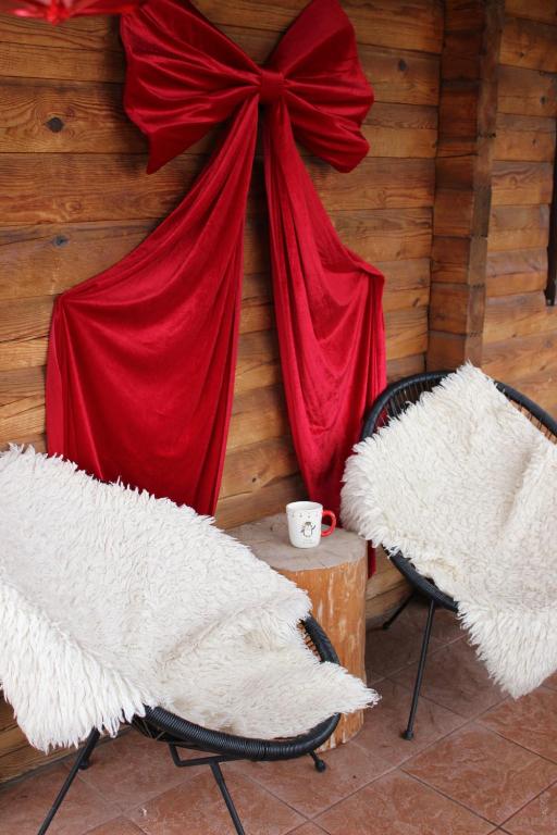 Cozy Wooden Cottage - 5