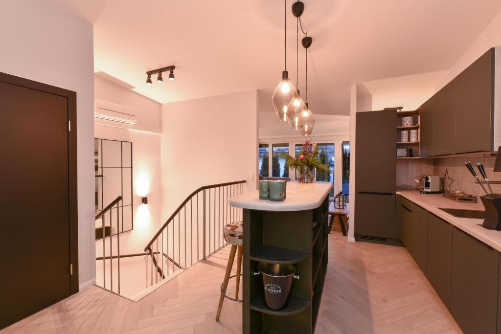 Penthouse Mountain and Lake View, terrace, AirCondition, incl Summer Card - 5