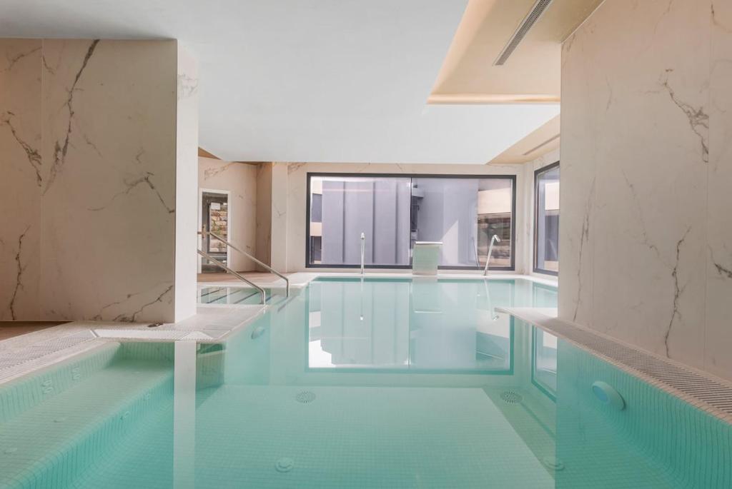 Luxury 3BR Apartment with Private Terrace - 3