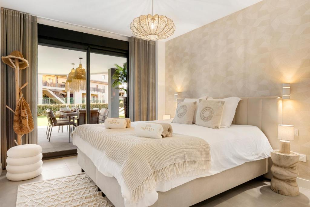 Luxury 3BR Apartment with Private Terrace - 2