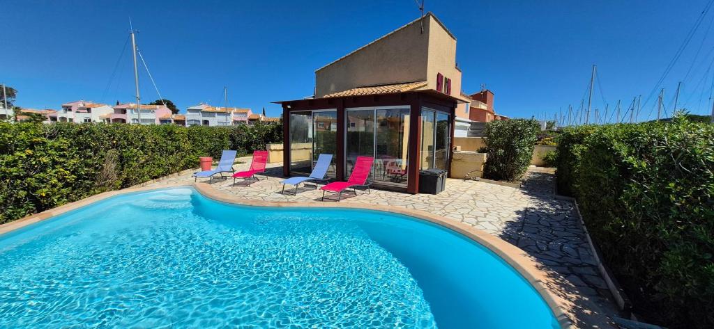 Villa sur l'ile des marinas avec piscine, parking et ponton privé - 1