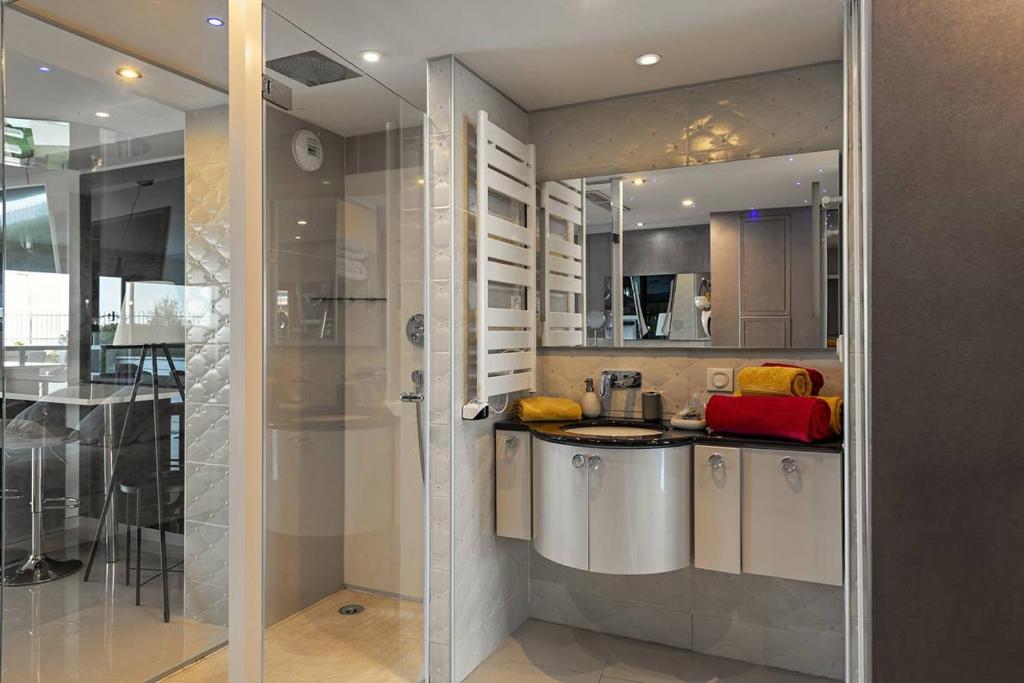 LE NAUTILIA 104 By AGN- Luxe Supérieure - Jacuzzi - 2 personnes - 4