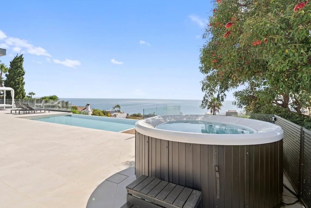 Villa MAKI, sea views heated pool and jacuzzi RDR411 - 4