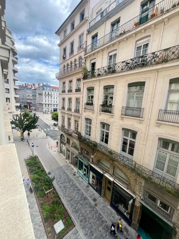 HYPER CENTRE 4 RUE EMILE ZOLA BELLECOUR JACOBINS CELESTINS Wifi ASCENSEUR - 1