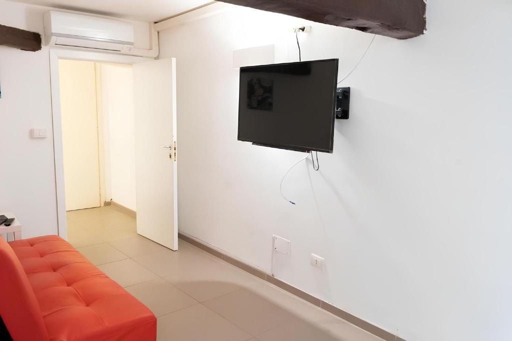 Teatro Bellini, apartment in the historic center - 5