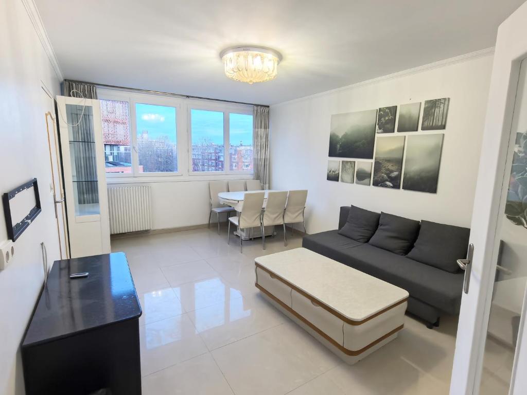 Cozy Apartment 13 - 1