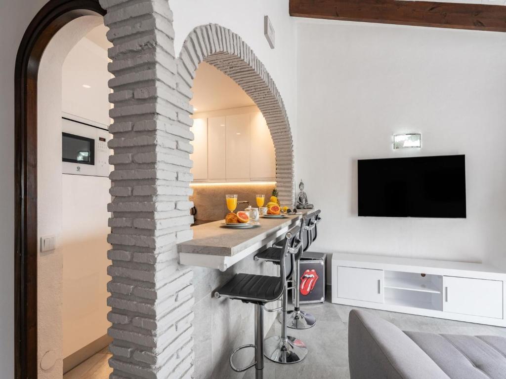 Lively apartment in Mijas with private balcony - 4