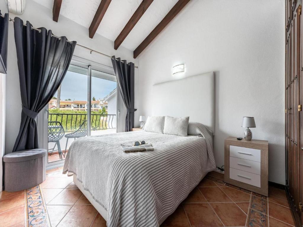 Lively apartment in Mijas with private balcony - 2