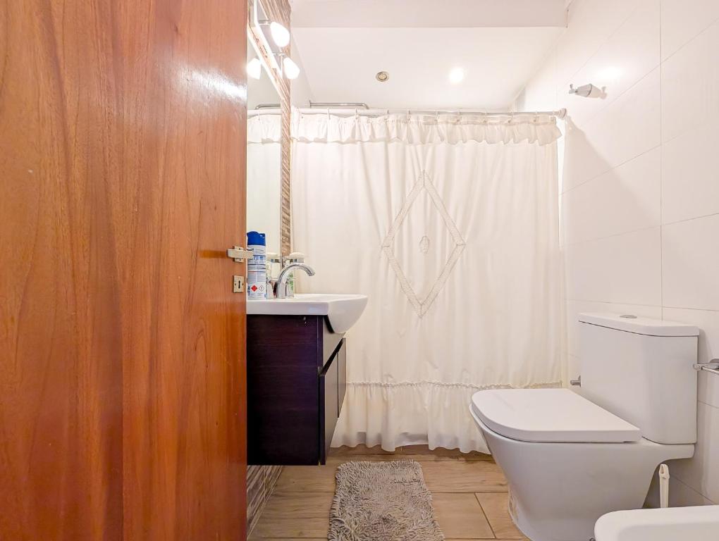 Amplio departamento con excelente ubicación y cochera opcional - centro rosario - 3