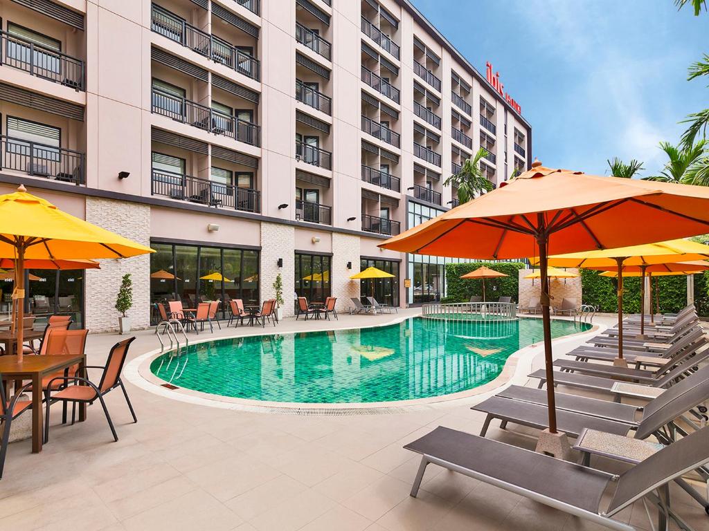 สระว่ายน้ำ