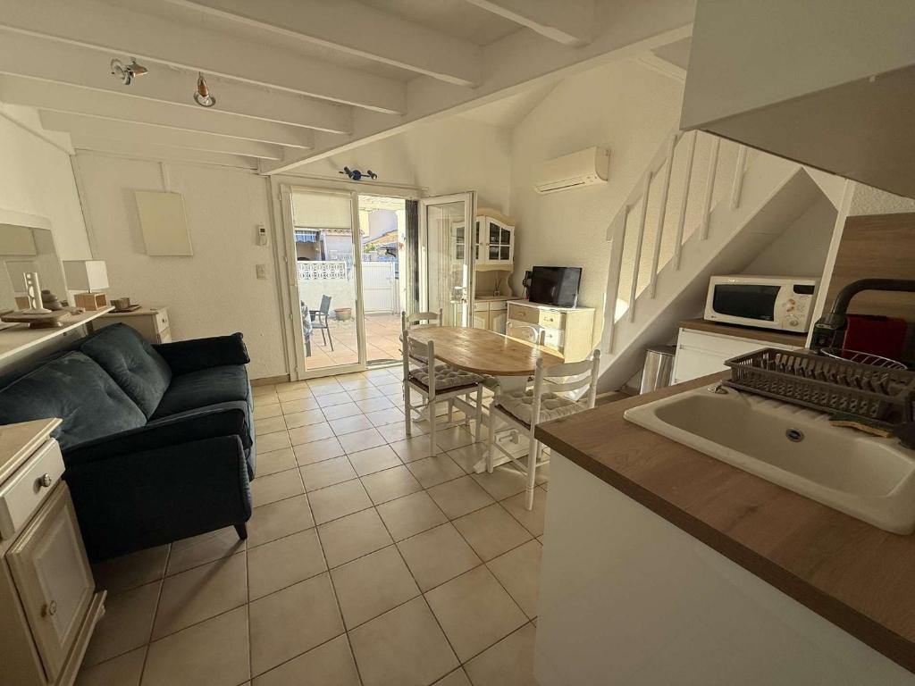 Jolie Maison d'angle rénovée , 5 personnes, séjour climatisé, résidence avec piscine commune , à 400 m de la plage de PORTIRAGNES LRJP132 - 3