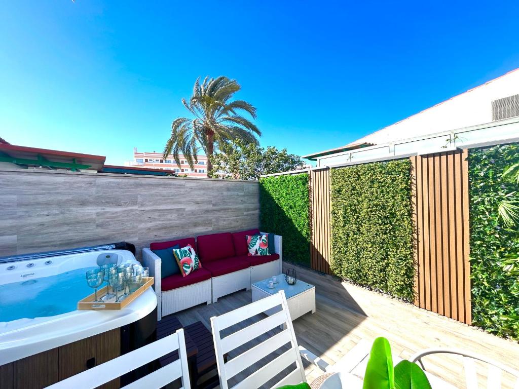 Oasis Beach Home II - Your Private Retreat with Jacuzzi - 3
