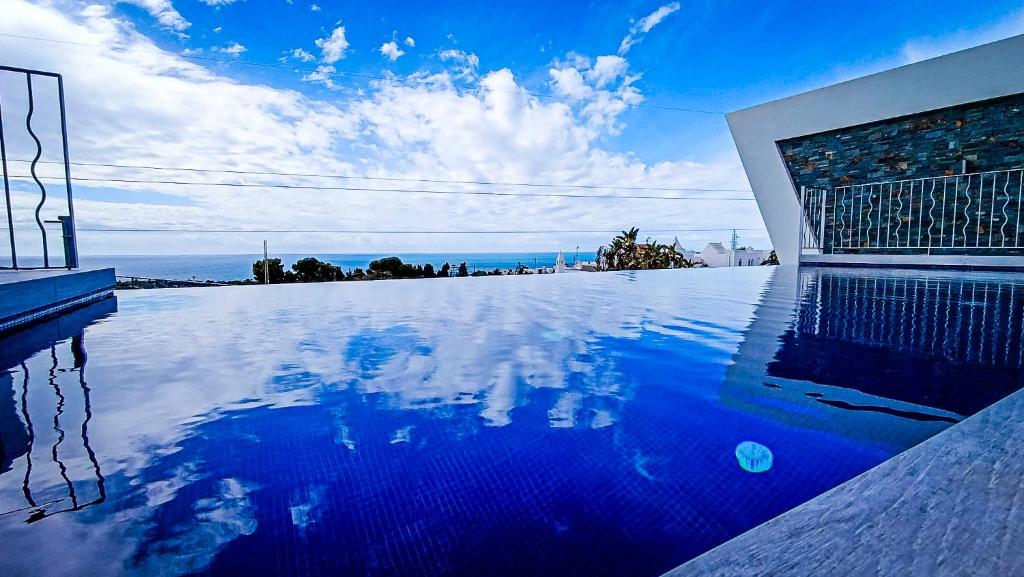 A2403 Brand new south facing Villa with Infinity Pool - 3