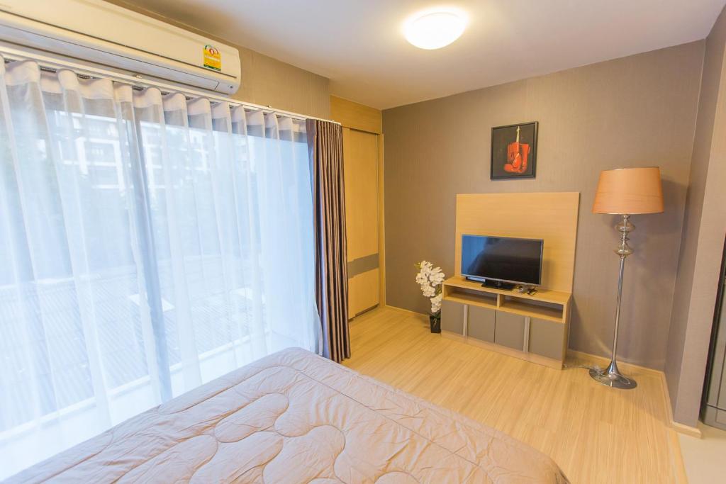 Shared lounge/TV area