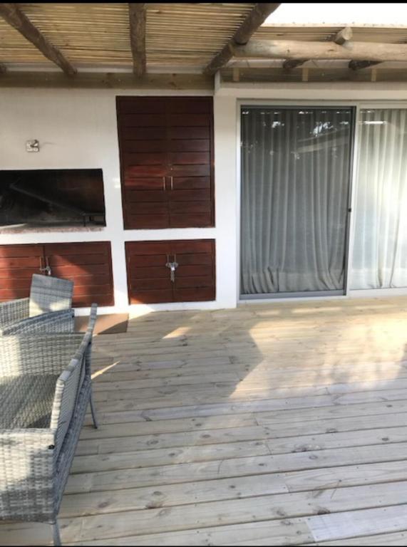 Imponente casa con piscina en corazón de Montoya - 2