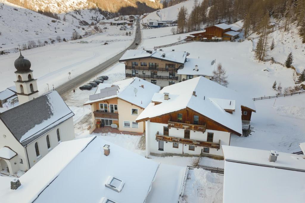 Mountain Lodge Obergurgl Ski & Bike in Chalet - 3
