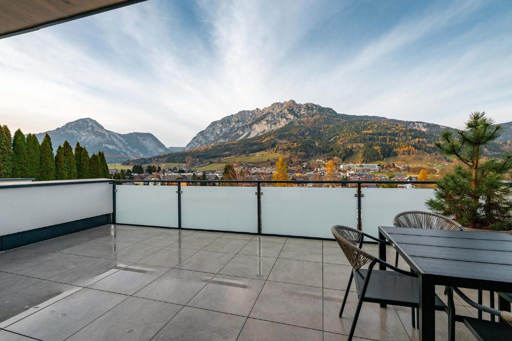 Drei Berge Panorama Suites - by myNests - 3