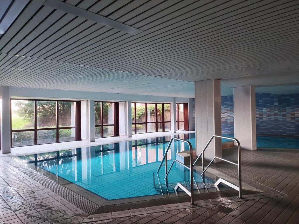 Traveloge mit SCHWIMMBAD und SAUNA 전경