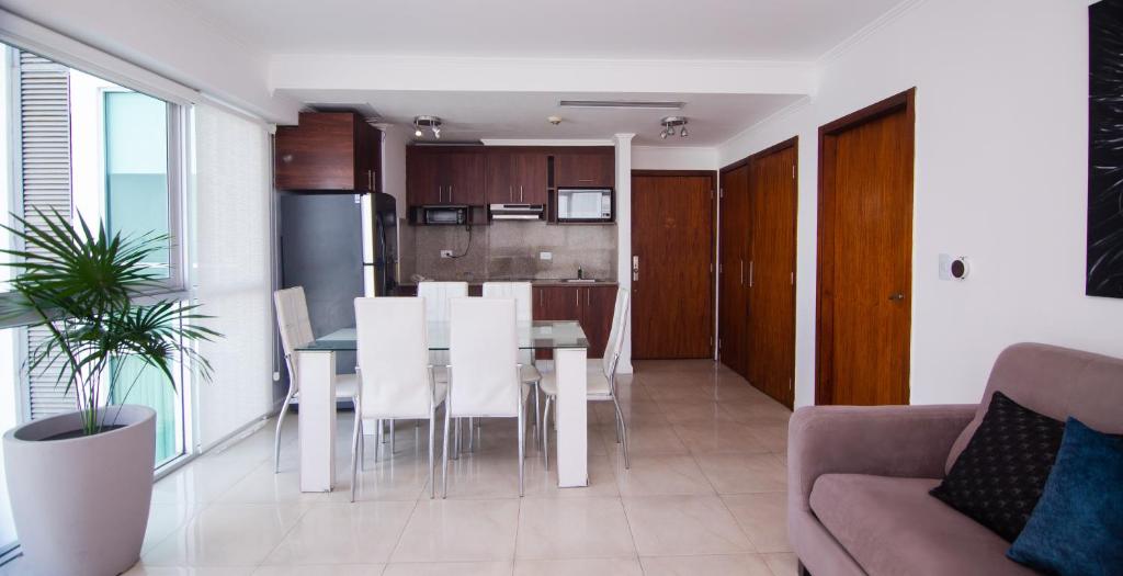 Suite 206 RF2, Puerto Santa Ana, Guayaquil - 2