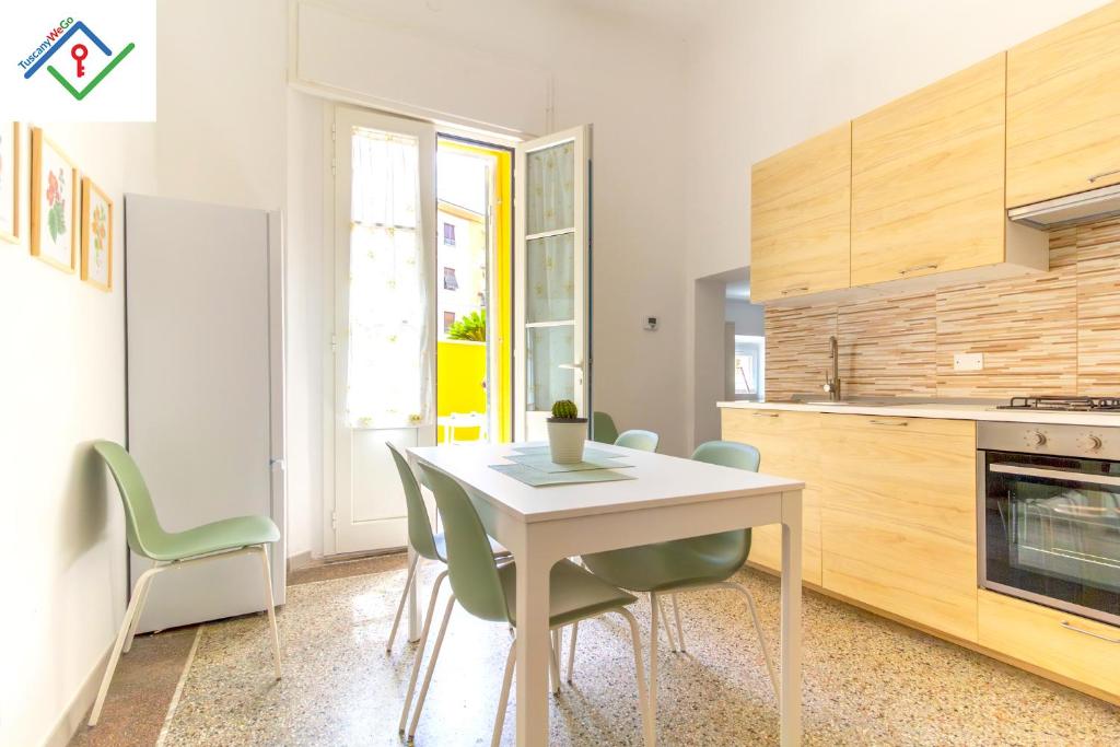 Domus Mazzini Pisa Centro - 6 Ospiti, 2 Bagni, 3 Camere, Patio Privato - 5 minuti dalla Stazione Treni - 2