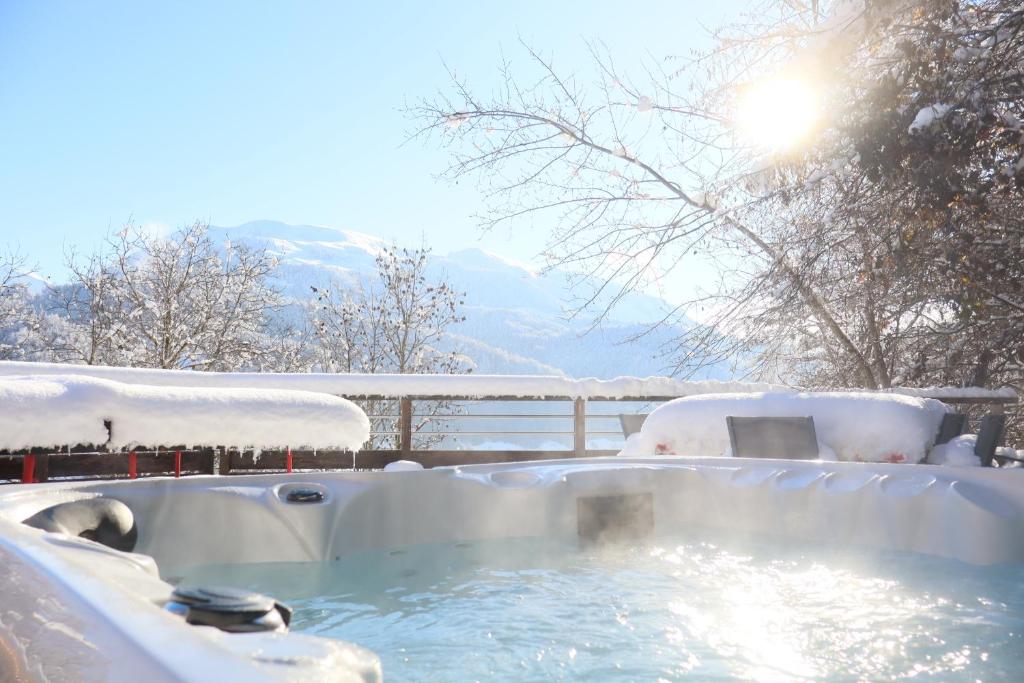 Charming family Chalet for 8 people, with private Hot Tub - 2