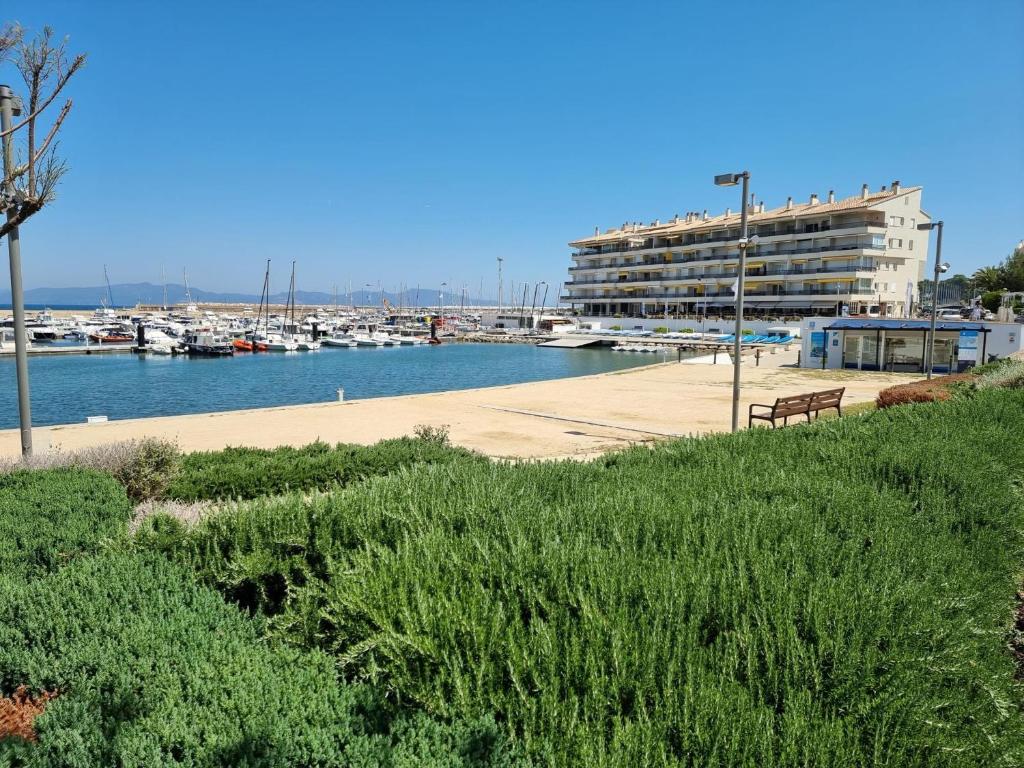 Apartamento con terraza a 200m de la playa de Riells - HISP-236-170 - 2