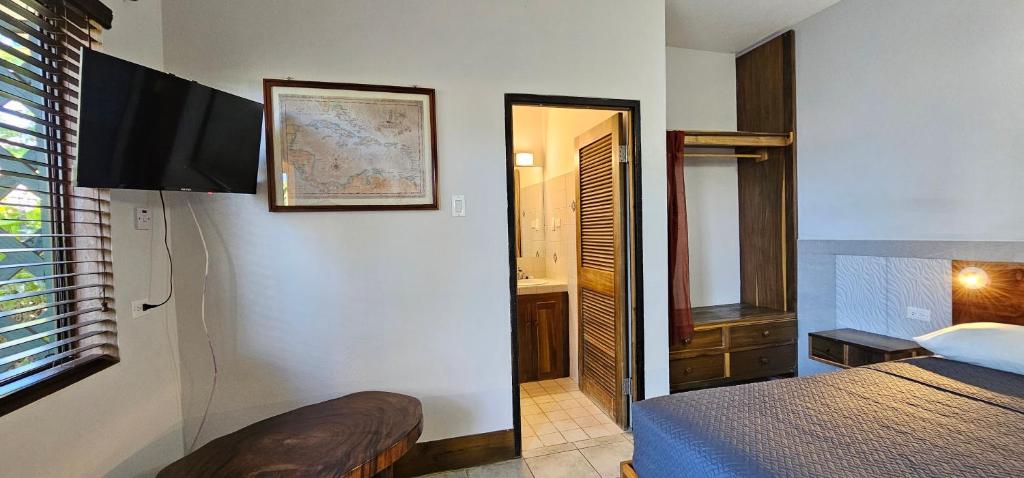 Sunrise Club Hotel — Hotel rooms in Negril