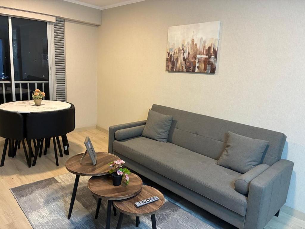 Modern apartment overlooking Parque de las Aguas - 4