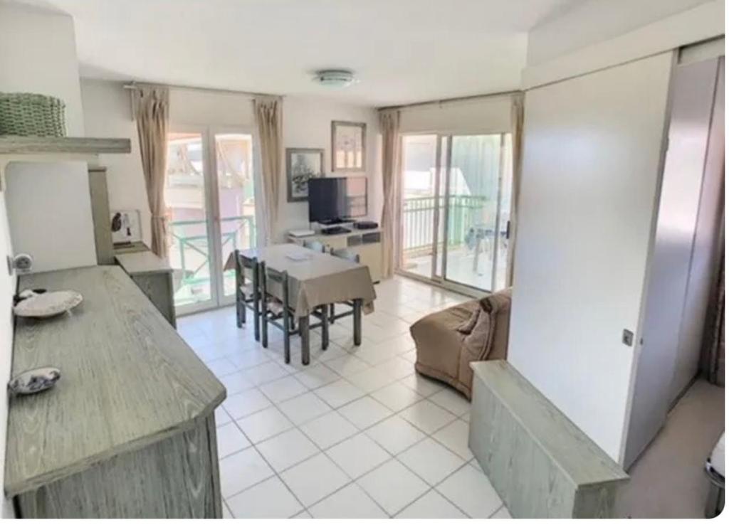 T2 Port-Fréjus Proximité de la plage Grand Garage Privé 34 M2 dernier étage - 2