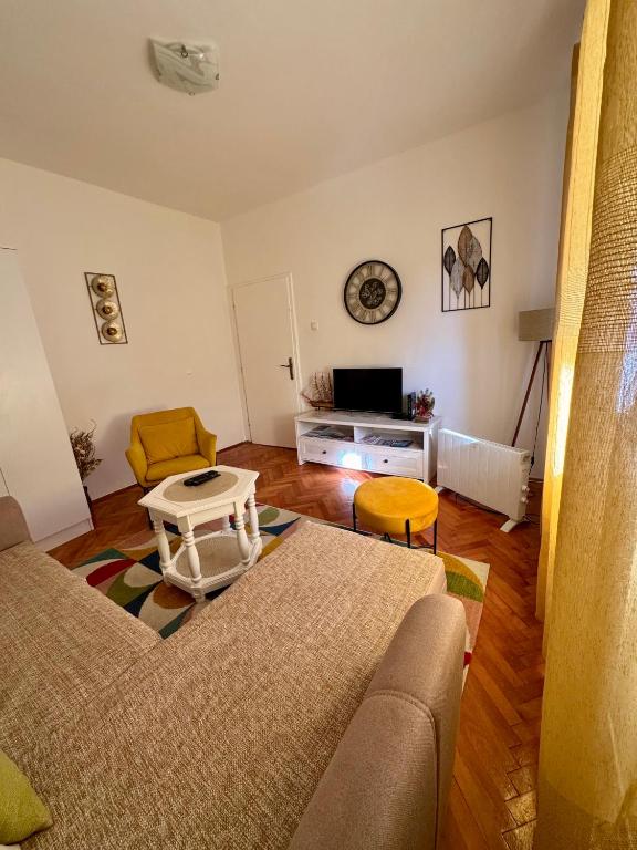 Red House Apartment - 2