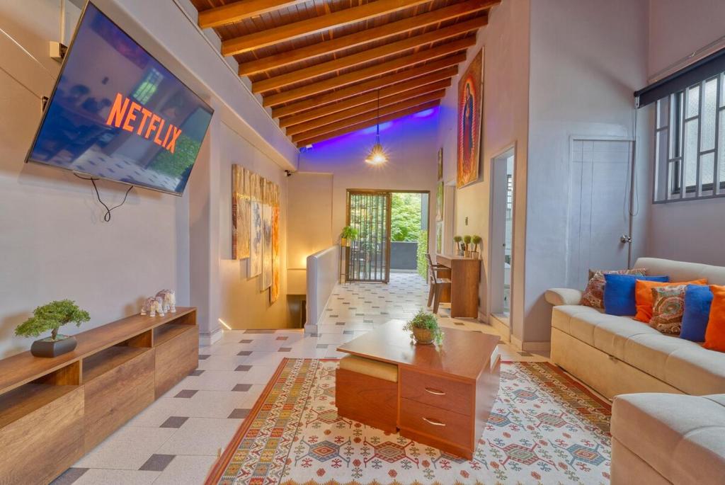 Art Gallery in Manila, El Poblado 4BR, Balcony - Manila 1 - 1