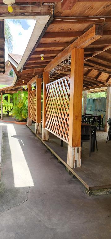 Sunrise Club Hotel — Restaurant & bars in Negril