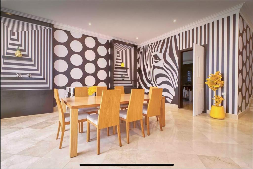 Pink House Exclusive Celebrity Mansion, Poblado - 3