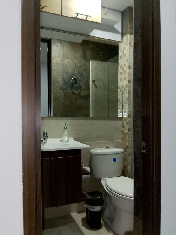 Apartamento de 3 habitaciones, al norte de Barranquilla, via a Cartagena, aire acondicionado en sala y todas las habitaciones, excelenten para trabajo o descanso - 3