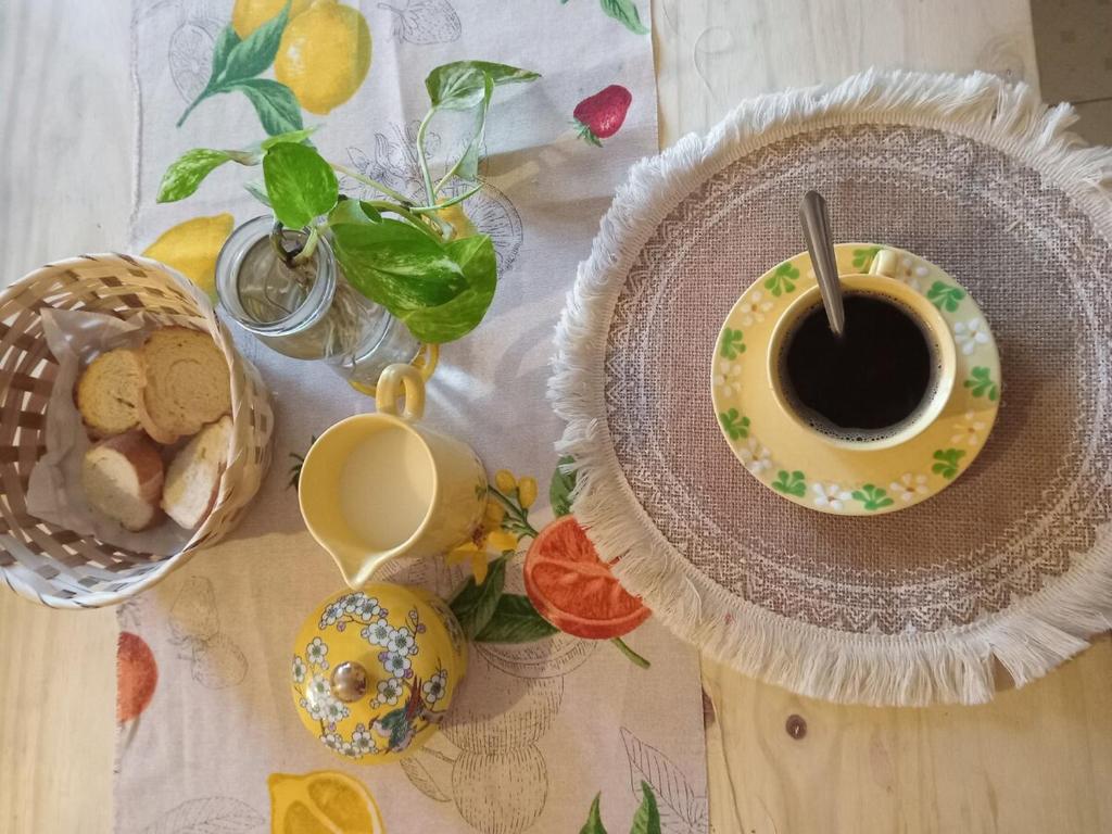 Bello departamento con tres balcones en barrio sur - 4