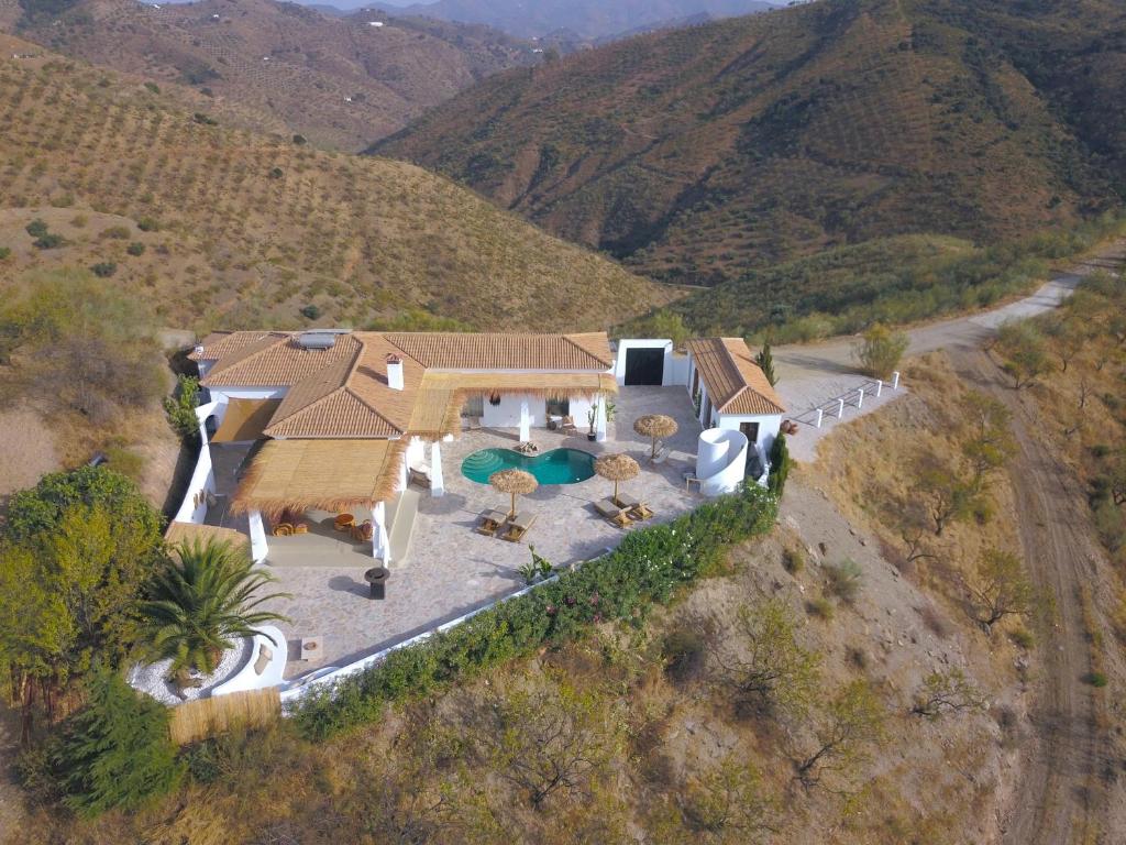 Villa With Pool In The Axarquía Mountains - 1