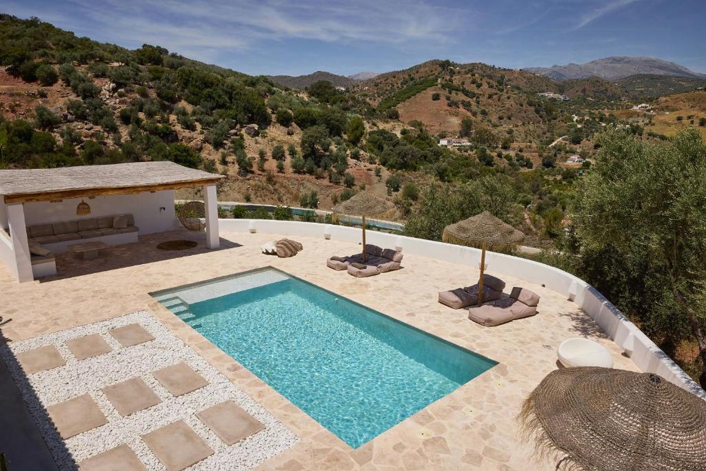 Villa With Mountain Views In La Axarquía - 1