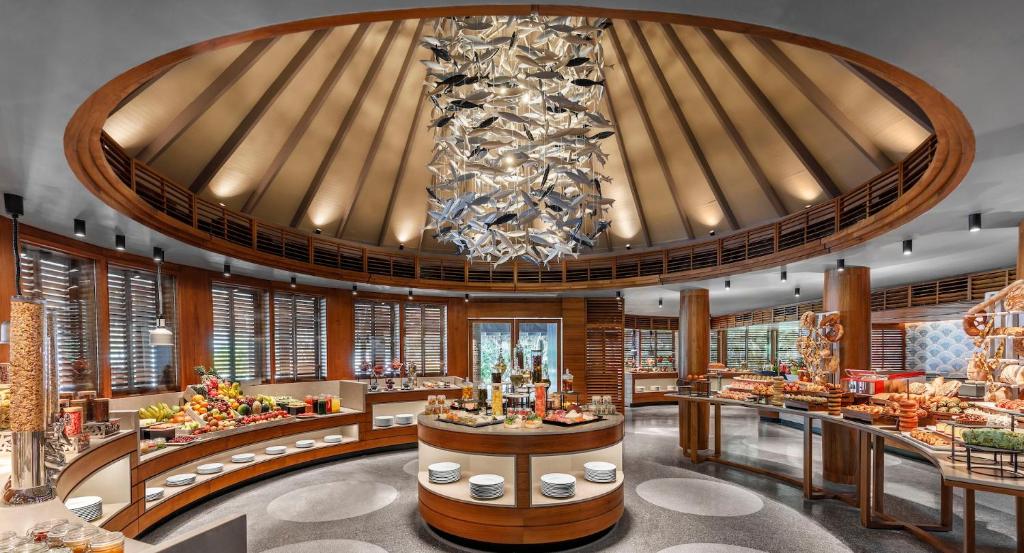 Restaurant, Anantara Veli Maldives Resort in Maldive Islands