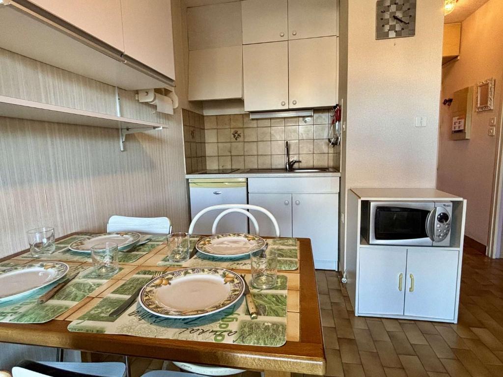 Appartement studio 2 couchages à 400m de la plage AR050-001 - 2