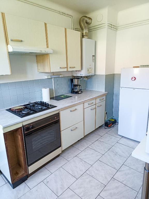 Appartement 2 Chambres avec Balcon, Garage et Parking - Proche des Thermes - 4