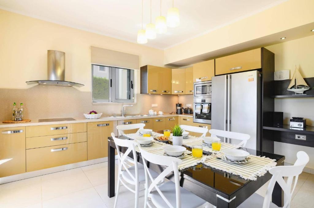 Kamari Beach Hotel 館内設備