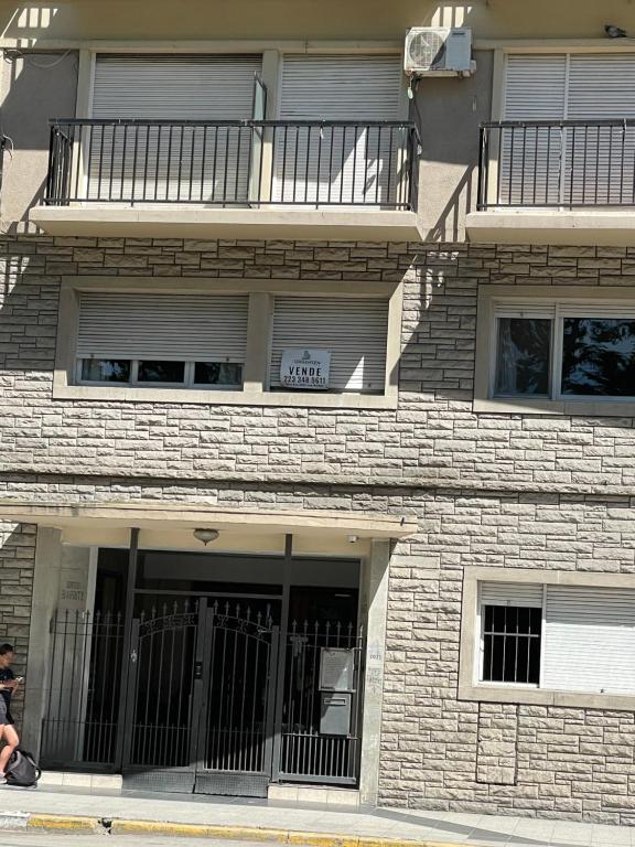 Depto reciclado a nuevo, súper tranquilo, frente a Plaza Colón - 3