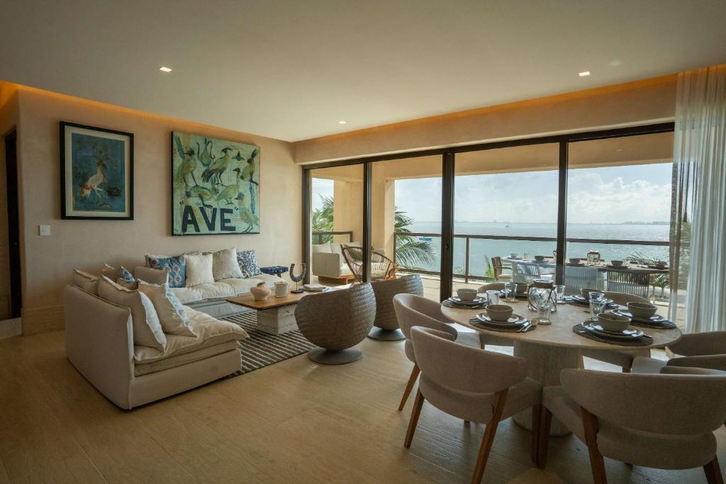 Beachfront Family Retreat - Peace & Comfort - 4