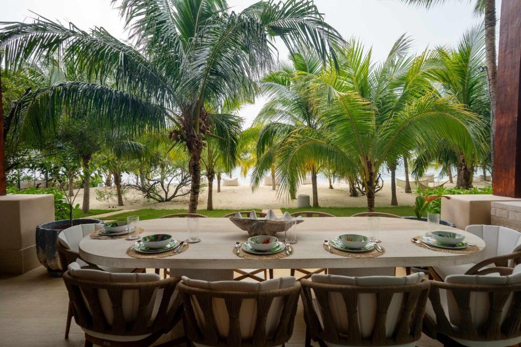 Premium Beachfront - 3BR - Heated Infinity Pool - 2