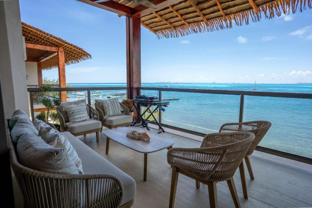 4BR Luxe Apartment With Panoramic Views - 2