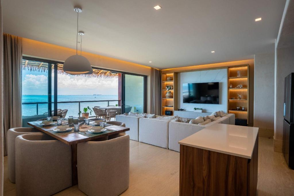 4BR Luxe Apartment With Panoramic Views - 1